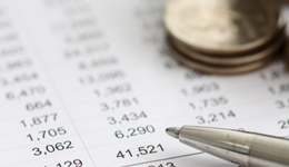 火線收評(píng)：驚魂巨振4.52%，上證指數(shù)尾盤深V仍跌1.46%，上證綜合ETF(510980)跌0.54%同類跌幅最小，收盤溢價(jià)高達(dá)1.25%