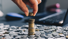 觸底反彈：行業(yè)最大的醫(yī)療器械ETF(159883)午后漲超2%，成交額持續(xù)擴大，醫(yī)療器械板塊動能強勁