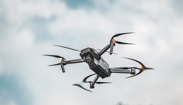 國防軍工午后發(fā)力，國防軍工ETF(512810)盤中漲超2%，機構(gòu)：2024年行業(yè)需求有望恢復(fù)