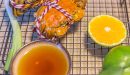 舍得酒業(yè)等多股漲停，食品飲料ETF(515170)放量大漲近5%，持續(xù)溢價