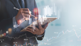 逆市飆升，行業(yè)最大黃金股ETF(517520)暴漲4.58%，相比金價(jià)超額收益顯著，機(jī)構(gòu)：突破前高，黃金或開啟新一輪上漲