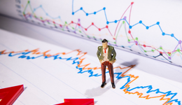 高德红外、福莱特涨停，核心宽基800ETF(515800)翻红上涨0.34%，成交放量明显已达1.6亿，备受资金关注