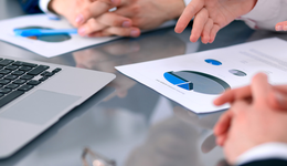 市場(chǎng)情緒回暖，雙創(chuàng)50ETF基金(159782)漲超2%，派能科技領(lǐng)漲