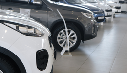 新能源持續(xù)反攻，費率最低的新能源汽車ETF(516390)沖擊三連漲，天賜材料續(xù)漲6%，寧德時代漲超3%續(xù)寫王者歸來，小米汽車官宣交付