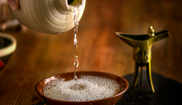 “春糖催化”行情來襲？食品飲料ETF(159843)強勢收漲4.12%，標(biāo)的指數(shù)白酒占比超6成