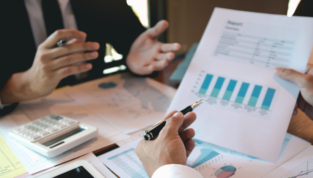 美联储超预期鸽派，年内三次降息指引，标普、纳指再创历史新高