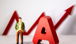 公司日?qǐng)?bào)|電池50ETF(159796)強(qiáng)勢(shì)收漲3.54%，連續(xù)8個(gè)交易日獲資金凈流入，800ETF(515800)尾盤拉升，成交額達(dá)1.20億元