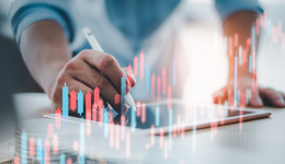 消費(fèi)電子行業(yè)景氣度有望持續(xù)回暖，智能消費(fèi)ETF(515920)大漲近3%，溢價(jià)頻現(xiàn)，歐菲光上漲超7%