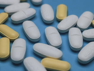 港药大幅反攻！创新药纯度最高的港股通创新药ETF(159570)大涨3.75%，强势两连阳，全天成交额1.72亿元，基金份额创新高！