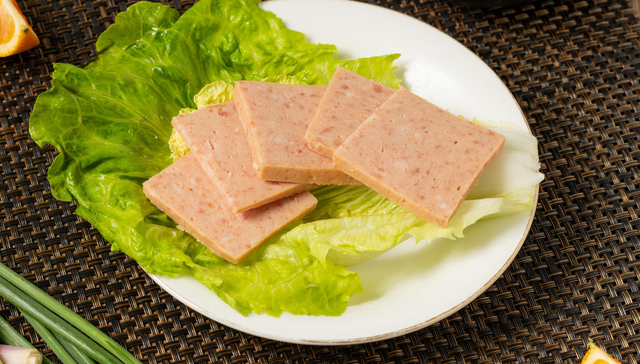 天冷了该拿出百山祖百搭百鲜的菌菇汤了，纯9种菌菇熬制放心喝的火锅汤底