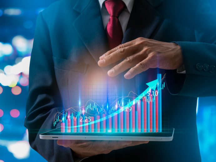 再创新高，纳指突破2万点！降息周期怎么投？