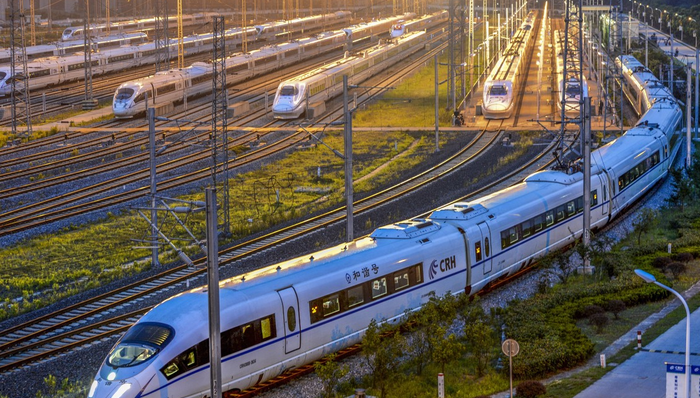 畅享美好出行，铁路12306携各车企向全国人民拜年！