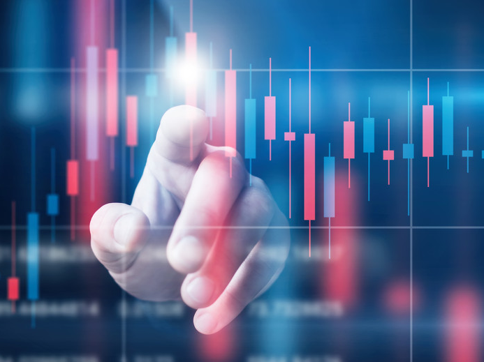 泉果思源三年持有期混合C（018330）近一年回报达12.43%