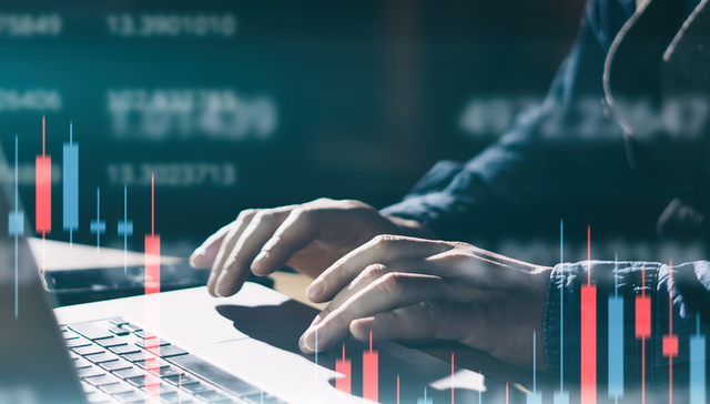 泉果嘉源三年持有期混合C（019625）近一年回报达13.74%