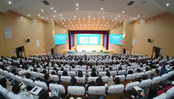 康弘药业“弘康说”青少年心身健康公益科普讲座走进成都高中校园