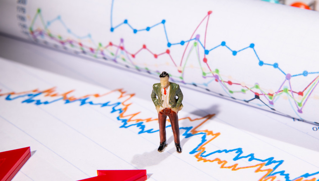 泉果思源三年持有期混合C（018330）近一年回报达13.14%