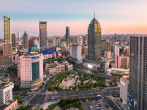 立讯精密(002475.SZ)：公司副董事长王来胜拟增持2亿至3亿元公司股份，董事长王来春提议公司回购10亿元至20亿元公司股份