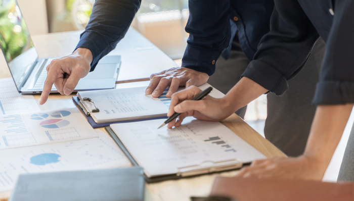 TCL电子（01070.HK）公布2025年附带业绩兑现条件的激励股份授予计划