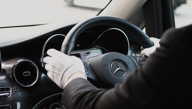 不仅是司机，更是旅途的策划师——耀出行管家骆勇如何诠释“礼宾出行”