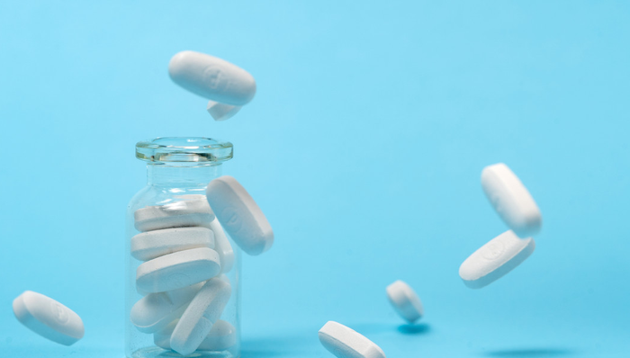 关税影响有限，港股医药板块大幅领涨带领港股反弹，港股医疗ETF(159366)上市首日涨超2%