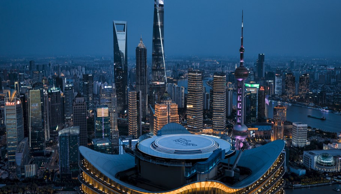 萧敬腾登顶The Stage白玉兰观景台 凌空首唱，以音乐点燃魔都夜空