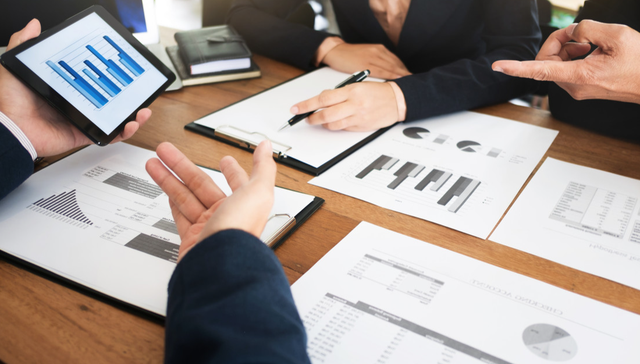 泉果基金赵诣管理的泉果旭源三年持有期混合C（016710）近一年回报达12.27%