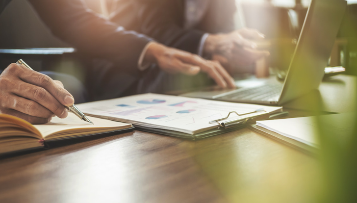 港股消费板块再添亮点：绿源集团控股(2451.HK)战略焕新引领两轮出行革命