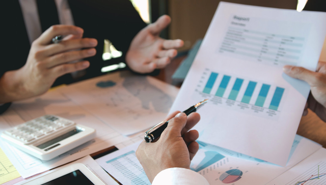 “哑铃型”策略延续有效，红利板块回调后配置价值凸显