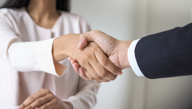 开放共赢铸就数智未来：联想(00992.HK)与伊利共创制造业AI生态圈