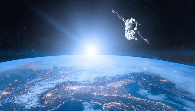 联通获卫星移动通信业务准入牌照，通信ETF(159695)盘中涨超3%，成分股二六三、东方通信10cm涨停