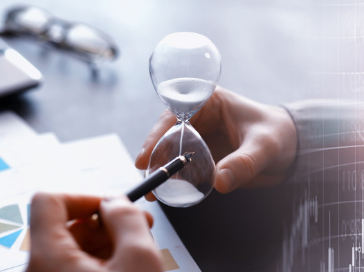 海外算力需求助力国内AI产业发展！天弘通信设备、人工智能布局当前高景气产业