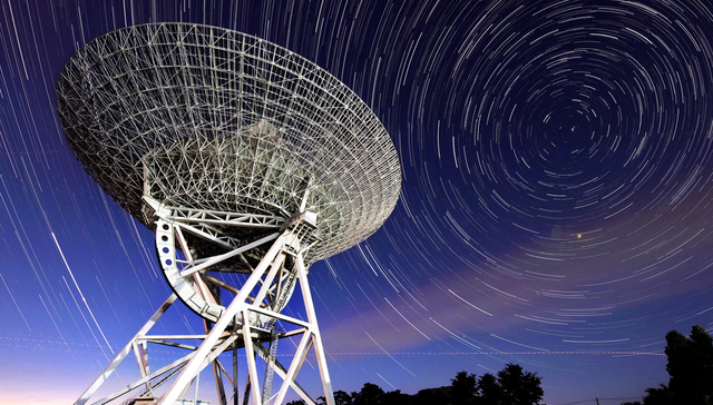 2025年上半年通信行业业绩表现亮眼，光模块景气度机遇显著，通信ETF(159695)调整蓄势