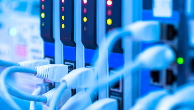 OpenAI与AMD达成数百亿算力订单，通信ETF广发(159507)盘中一度涨超2%，标的指数第三大权重股中兴通讯涨近10%