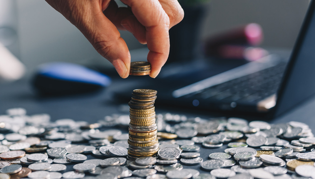 全球流动性宽松预期升温，港股科技股全面回暖，恒生科技ETF龙头(513380)盘中最高涨超3%，规模新高破百亿