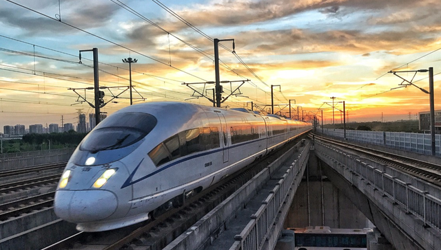 重磅政策为消费增长入强劲动力！鹏扬消费量化选股混合(A：019777；C：019778)均衡配置传统消费与新兴消费