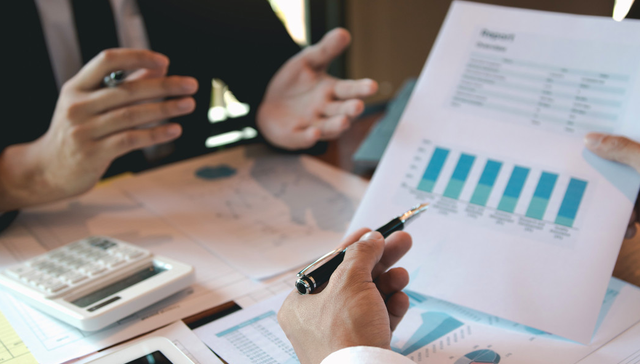 南方中证500ETF,500ETF,股票型宽指,中证500交易型开放式指数证券投资基金,510500;中小盘风格;中证500ETF(510500);涨超1%;成交额大幅放量;A股估值;提升