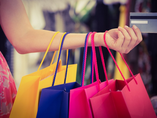 港股通消费ETF易方达(513070)交投活跃上涨1.63%，泡泡玛特LABUBU去年销量超1亿只