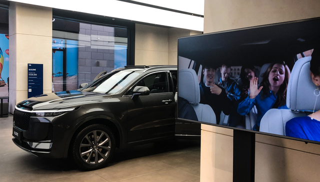 零跑财报;新能源汽车赛道;泰康港股通大消费指数;A类006786;C类006787;涨超2%