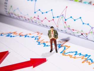 石油ETF易方达(159181)震荡翻红，伊拉克原油出口骤降产量大减，机构研判中长期油气和石化行业景气度持续上行