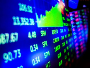 分紅更高，波動(dòng)率更低的泰康香港銀行指數(shù)(A類:006809；C類:006810)跟蹤指數(shù)漲超1%，市場震蕩反復(fù)，低估值高股息銀行或成資金避風(fēng)港