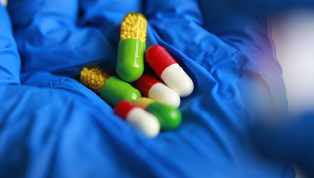 AACR重磅来袭，中国药企和MNC同台竞技，ADC成焦点！港股通创新药ETF汇添富(159570)强势翻红，超3.48亿元资金狂涌！