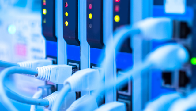 通信ETF华夏(515050);近5日吸金2.45亿元;成分股华工科技;Q1净利预增超50%;1.6T光模块出货量爆发