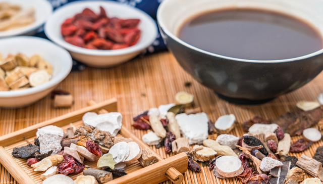 汇添富中证中药ETF,中药ETF,中药生产,汇添富中证中药交易型开放式指数证券投资基金,560080;疾控中心;乘坐公共交通;佩戴口罩;中药ETF汇添富(560080);放量大涨2%;资金连续3日净流入;中药新政;行业规范化