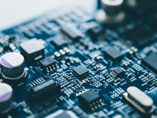 半导体设备行业竞争带动技术创新，南方基金郑晓曦挖掘半导体长期成长价值