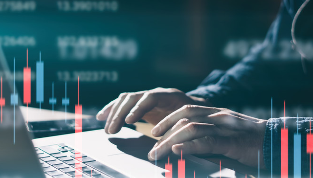 华夏中证港股通信息技术综合ETF,港股信息,电子,华夏中证港股通信息技术综合交易型开放式指数证券投资;港股通信息技术ETF华夏;526000;盘中成交1.74亿元;AI催化;半导体产业链;持续活跃