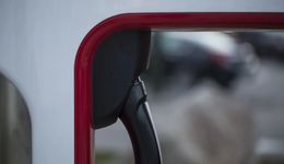 新能源造车2024：新旧势力上演“三国杀”