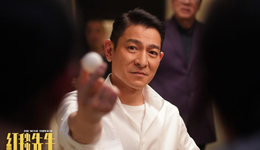 《红毯先生》，在戏外自我完成