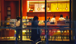 月薪三千的小鎮(zhèn)青年，被連鎖餐飲平等收割