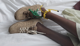 洞洞鞋和老爹鞋之間，殺出一個(gè)黑馬