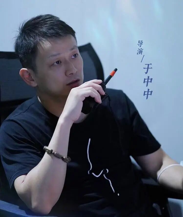 现偶新样本《双轨》如何做到难“戒断”?| 专访导演于中中-锋巢网